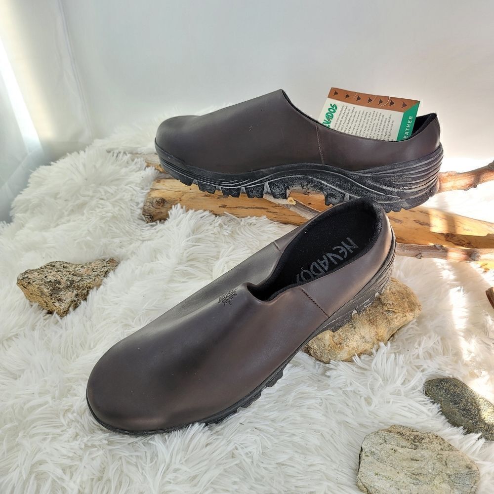Nevados mens leather clogs